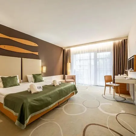 & Отель 4*